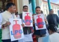 LPG पर सियासी तकरार: सरकार के जवाब से असंतुष्ट विपक्ष ने छोड़ा सदन
