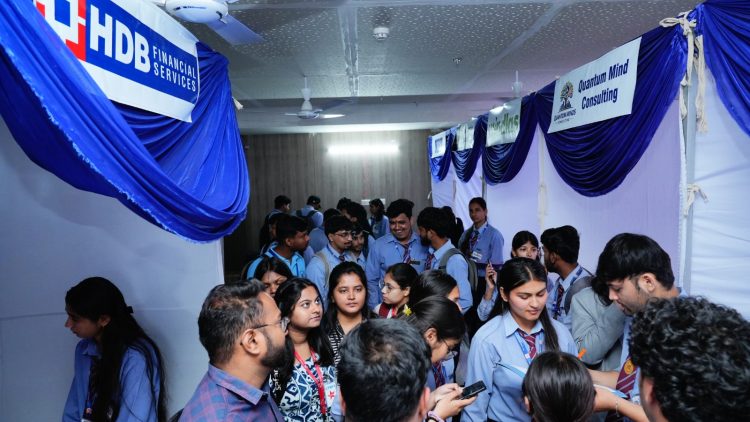 SGRRU Job Utsav 4.0: 200 छात्रों को मिला शानदार प्लेसमेंट, 35 कंपनियों ने दिए लाखों के पैकेज