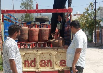 देहरादून में गैस माफिया पर बड़ा एक्शन! अवैध रिफिलिंग का भंडाफोड़, FIR दर्ज