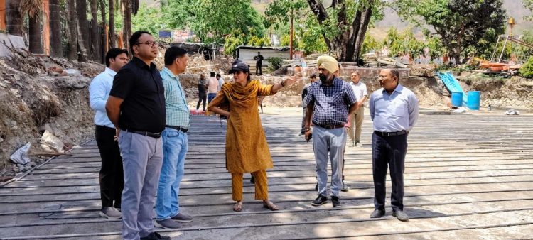 कुंभ मेला 2027: अक्टूबर डेडलाइन, खुद मैदान में उतरीं मेलाधिकारी सोनिका