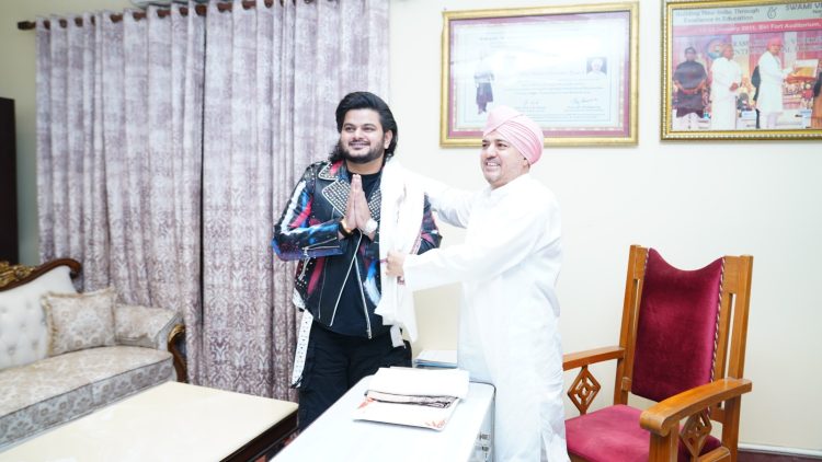 एसजीआरआरयू में ‘जेनिथ 2026’ की सुरमयी समापन संध्या, विशाल मिश्रा के गीतों पर झूमे हजारों युवा