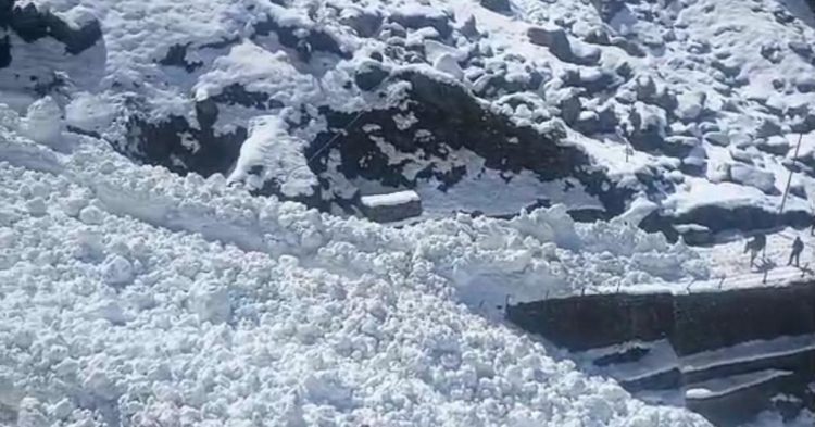 केदारनाथ से पहले कुदरत का वार! ग्लेशियर टूटते ही मचा हड़कंप, रास्ता गायब