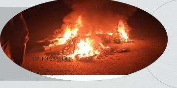 हादसा: अज्ञात वाहन की टक्कर से बाइक में लगी आग, दो युवकों की मौत