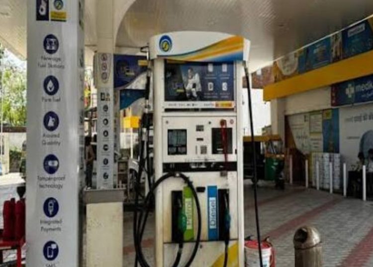 महंगाई का बड़ा झटका या अफवाह? पेट्रोल-डीजल पर सरकार ने दिया सीधा जवाब