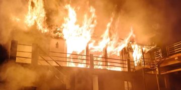 उत्तरकाशी में अग्निकांड का कहर: देखते ही देखते राख हुआ घर, 2 लोग आग में झुलसे