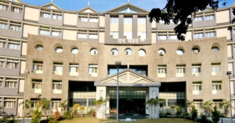 वन विभाग के इस अधिकारी को शासन ने थमाया कारण बताओ नोटिस। जानिये पूरा मामला