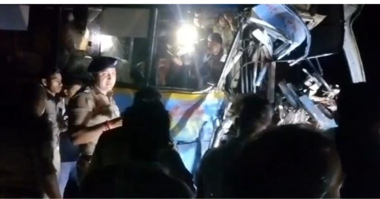 हादसा: रोडवेज बस और बारातियों की बस में जोरदार भिड़ंत, 15 घायल