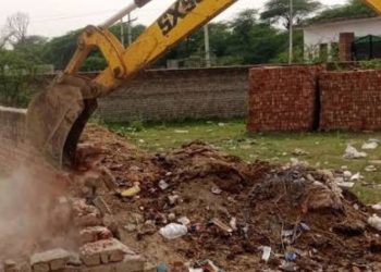 नक्शा पास नहीं, तो बख्शा नहीं: MDDA ने अवैध कॉलोनी पर चलाया बुलडोजर