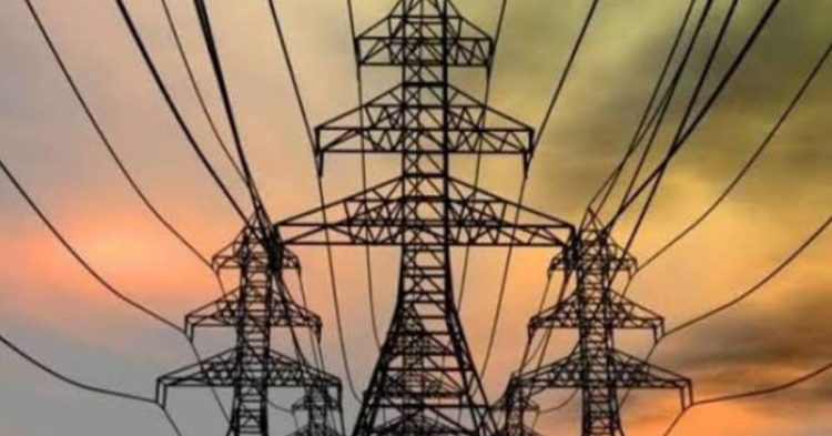 भीषण गर्मी में पढ़ाई: उत्तराखंड के 275 सरकारी स्कूलों में बिजली नहीं, बच्चों की सेहत पर बड़ा खतरा