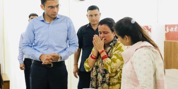 कैंसर पीड़ित परिवार को जिला प्रशासन का सहारा, 71 हजार का ऋण माफ; 50 हजार की अतिरिक्त आर्थिक सहायता