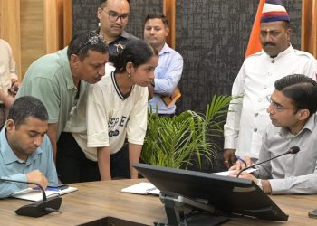 300 से ज्यादा फरियादी पहुंचे जन दर्शन, डीएम सविन बंसल ने अफसरों को लगाई फटकार