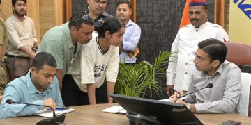 300 से ज्यादा फरियादी पहुंचे जन दर्शन, डीएम सविन बंसल ने अफसरों को लगाई फटकार