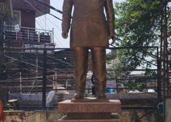 अल्मोड़ा में शर्मनाक तस्वीर — सुबह से बिना श्रद्धांजलि खड़ी रही पंडित हरगोविंद पंत की प्रतिमा