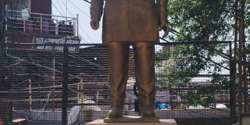 अल्मोड़ा में शर्मनाक तस्वीर — सुबह से बिना श्रद्धांजलि खड़ी रही पंडित हरगोविंद पंत की प्रतिमा
