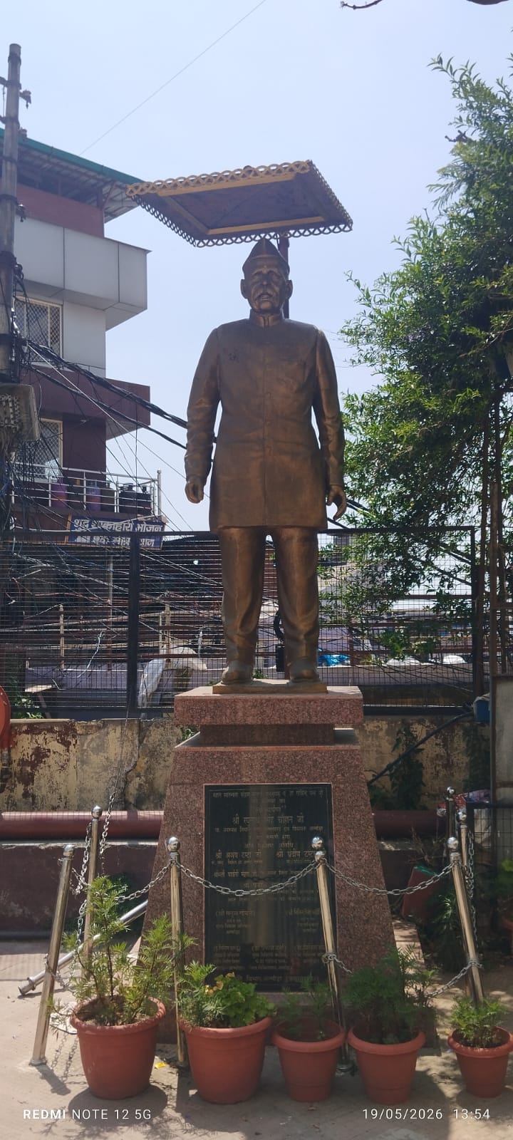 अल्मोड़ा में शर्मनाक तस्वीर — सुबह से बिना श्रद्धांजलि खड़ी रही पंडित हरगोविंद पंत की प्रतिमा