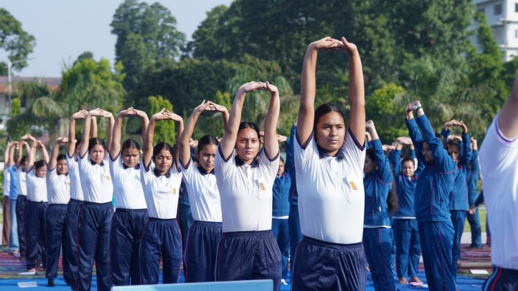 श्री गुरु राम राय विश्वविद्यालय में योग का महाकुंभ, 800 प्रतिभागियों ने लिया हिस्सा