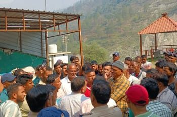 उत्तराखंड में जंगल की आग का कहर, चमोली में फायर वाचर की दर्दनाक मौत