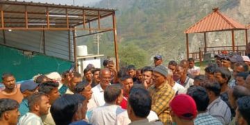 उत्तराखंड में जंगल की आग का कहर, चमोली में फायर वाचर की दर्दनाक मौत