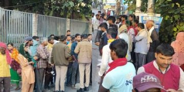 हादसा, तेज रफ्तार डंपर ने मजदूर को कुचला, गुस्साए लोगों ने किया हंगामा