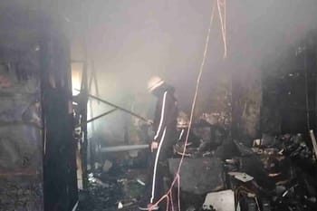 देहरादून में धूं-धूं कर जला सैलून, चंद्रबनी चौक पर मची अफरा-तफरी