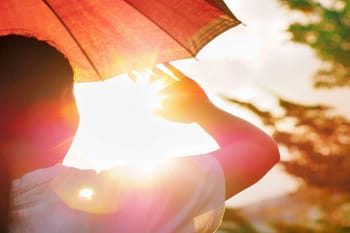 उत्तराखंड में गर्मी का रेड अलर्ट! 40°C के करीब पहुंचा पारा, कोर्ट में उतरे काले कोट