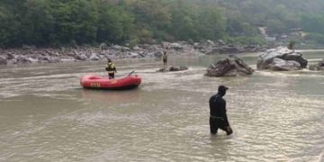 गंगा किनारे सेल्फी बनी मौत का कारण! ऋषिकेश में तेज बहाव में बहे दो युवक