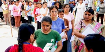 NEET 2026: 22.79 लाख छात्रों के बीच MBBS की 63 हजार सरकारी सीटें, एक सीट पर 36 उम्मीदवारों की टक्कर