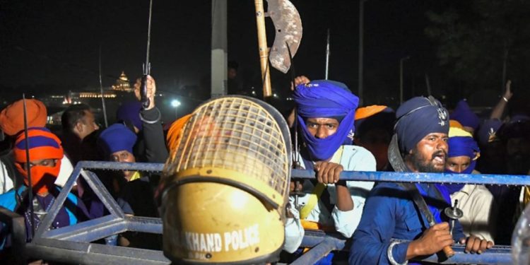 बड़ी खबर : कूल्हाल बॉर्डर पर बढ़ा तनाव, डीएम-एसएसपी की वार्ता के बाद पांवटा साहिब लौटा निहंग सिखों का जत्था