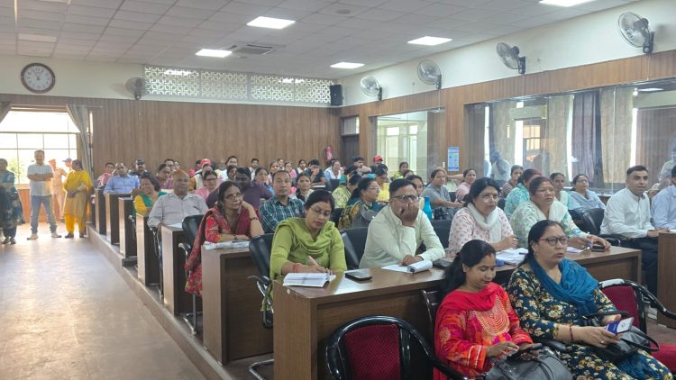 धर्मपुर विधानसभा में मतदाता सूची को त्रुटिरहित बनाने की तैयारी तेज, 8 जून से घर-घर पहुंचेंगे गणना फार्म