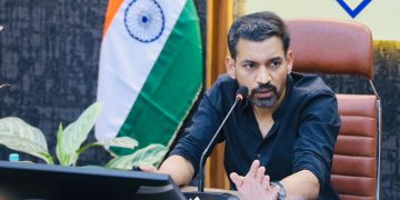 सीएम हेल्पलाइन में लंबित शिकायतों पर डीएम सख्त, डीएम ने विभागों को दी कड़ी हिदायत