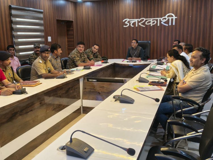भारत-चीन सीमा पर तेज होगा इंफ्रास्ट्रक्चर विकास, रक्षा परियोजनाओं की समीक्षा में डीएम सख्त