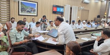 बुजुर्ग पिता की संपत्ति बहू के नाम, खर्चा देने से मुकरा बेटा; डीएम ने दिए कार्रवाई के निर्देश