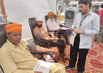 श्री दरबार साहिब में उमड़ा आस्था का सागर, गुरु स्मृति में 101 यूनिट रक्तदान