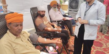 श्री दरबार साहिब में उमड़ा आस्था का सागर, गुरु स्मृति में 101 यूनिट रक्तदान