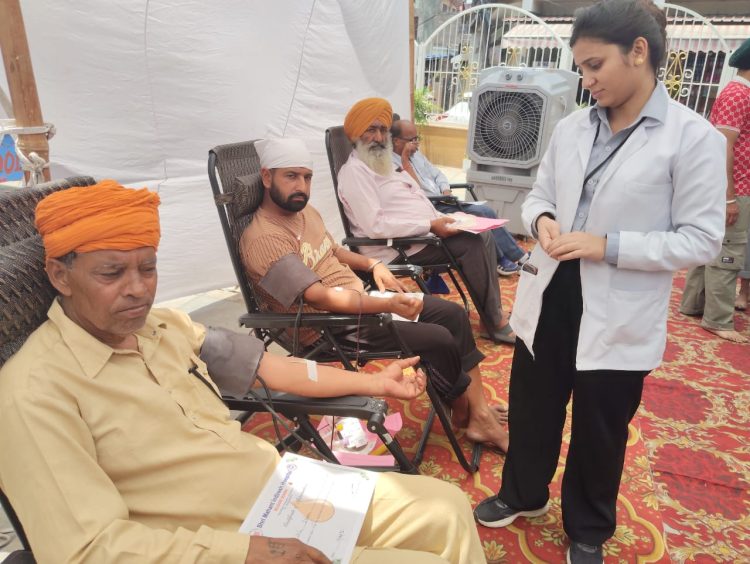 श्री दरबार साहिब में उमड़ा आस्था का सागर, गुरु स्मृति में 101 यूनिट रक्तदान