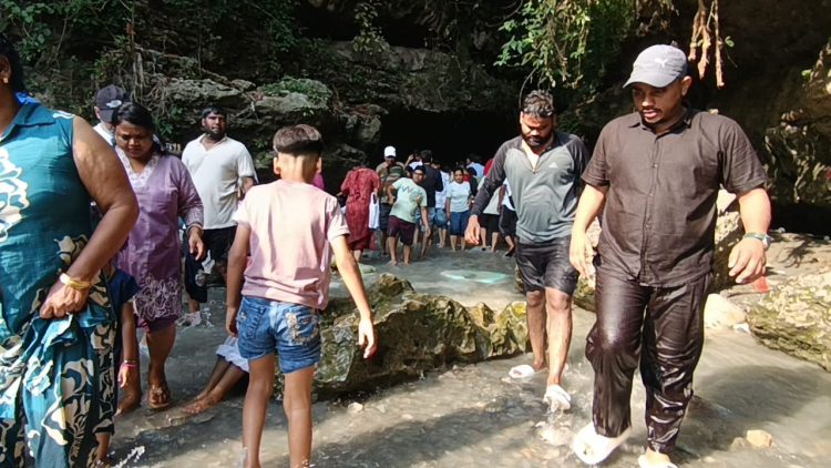 Dehradun Tourism:   गर्मी से बचने के लिए देहरादून में उमड़ रही भीड़, गुचुपानी बना पर्यटकों का नया हॉटस्पॉट
