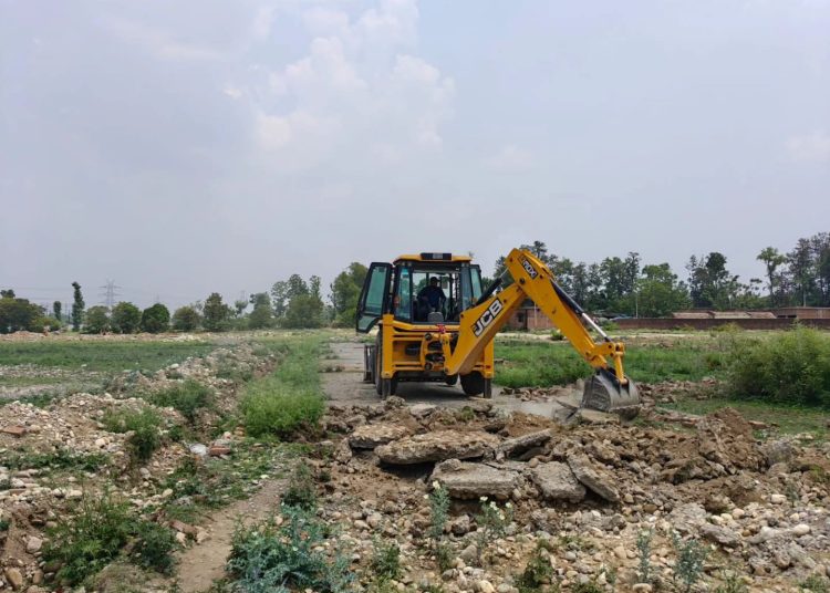 सहसपुर में MDDA का सख्त एक्शन, 50 बीघा जमीन पर काटे गए अवैध प्लॉट ध्वस्त