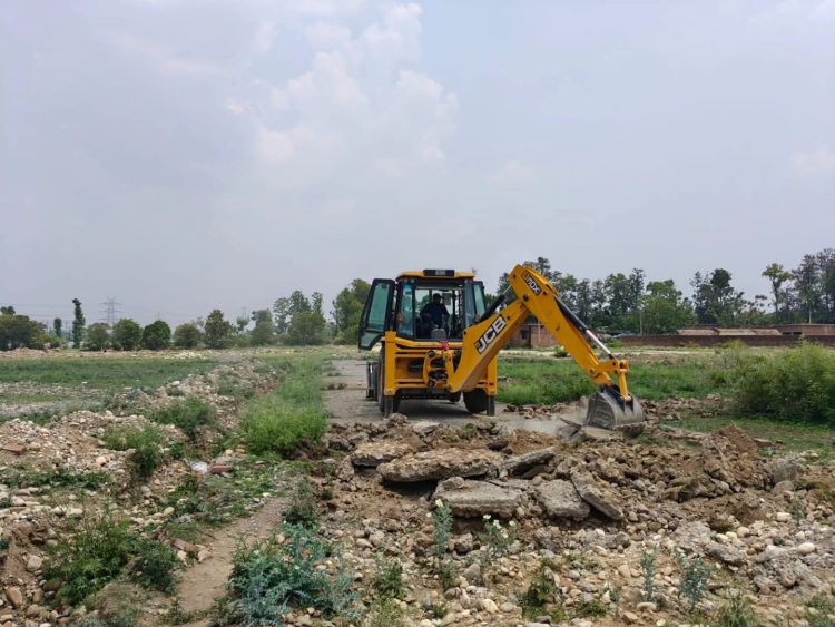 सहसपुर में MDDA का सख्त एक्शन, 50 बीघा जमीन पर काटे गए अवैध प्लॉट ध्वस्त