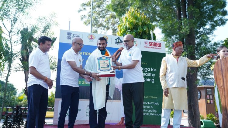 श्री गुरु राम राय विश्वविद्यालय में उत्साहपूर्वक मनाया गया 12वां अंतर्राष्ट्रीय योग दिवस, ‘स्वस्थ आयु के लिए योग’ का दिया संदेश