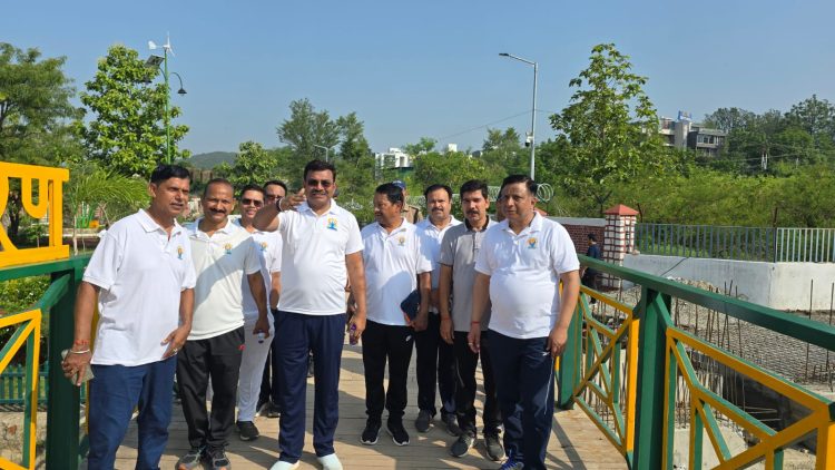 बंशीधर तिवारी के नेतृत्व में सिटी फॉरेस्ट पार्क बना योग का महाकुंभ, 1000 से अधिक लोगों ने किया सामूहिक योग