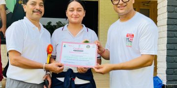 विश्व योग दिवस पर 350 छात्रों ने लिया नशामुक्त भारत का संकल्प, सीआईएमएस कॉलेज में हुआ भव्य योगाभ्यास