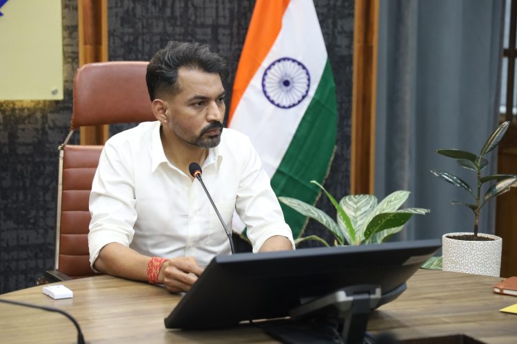 सावधान! वोटर लिस्ट से नाम न कटे, डीएम ने राजनीतिक दलों और मतदाताओं से की बड़ी अपील