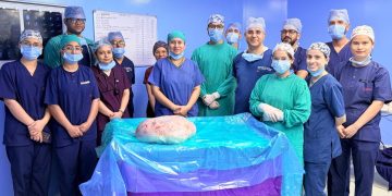 देहरादून में चमत्कारी सर्जरी! महिला के पेट से निकला 15 किलो का विशाल ट्यूमर