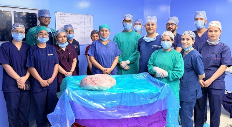 देहरादून में चमत्कारी सर्जरी! महिला के पेट से निकला 15 किलो का विशाल ट्यूमर