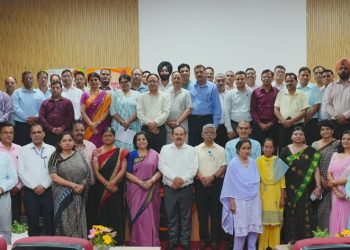 SGRR Schools Center of Excellence: एसजीआरआर स्कूलों को ‘सेंटर ऑफ एक्सीलेंस’ बनाने की तैयारी, 100 से अधिक प्रधानाचार्यों ने बनाई नई रणनीति