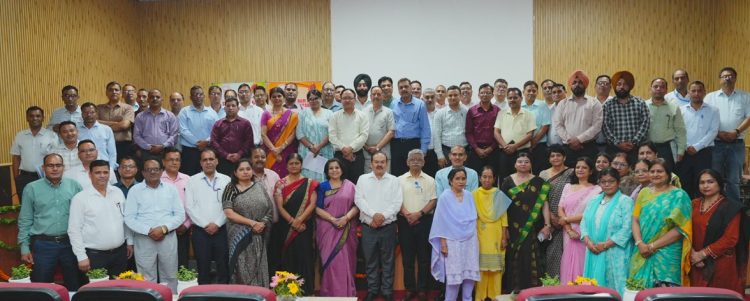 SGRR Schools Center of Excellence: एसजीआरआर स्कूलों को ‘सेंटर ऑफ एक्सीलेंस’ बनाने की तैयारी, 100 से अधिक प्रधानाचार्यों ने बनाई नई रणनीति
