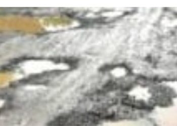 सड़क या गड्ढों का जाल? सारिगाड़-कंडारी मार्ग की हालत पर भड़के ग्रामीण