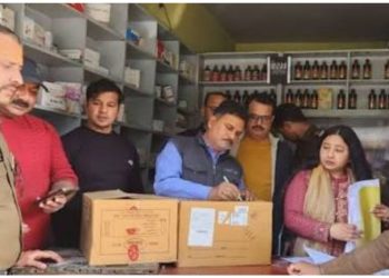 Haridwar News: मेडिकल स्टोर की आड़ में चल रहा था नशीली दवाओं का गोरखधंधा, 1680 कैप्सूल-टैबलेट और कार समेत दो गिरफ्तार