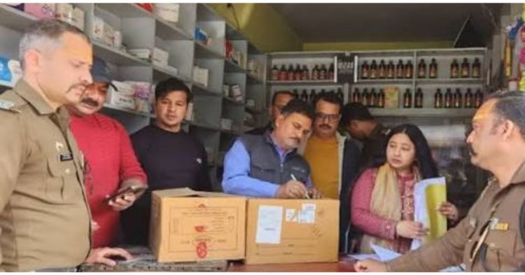 Haridwar News: मेडिकल स्टोर की आड़ में चल रहा था नशीली दवाओं का गोरखधंधा, 1680 कैप्सूल-टैबलेट और कार समेत दो गिरफ्तार