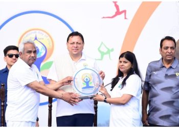 Run for Yoga में दौड़े मुख्यमंत्री धामी, बोले- योग अपनाओ, तनाव और बीमारियों को भगाओ